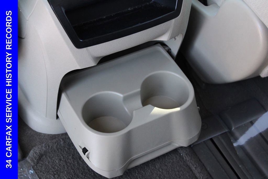 Used 2013 Toyota Sienna LE w/ Towing Pkg image 28