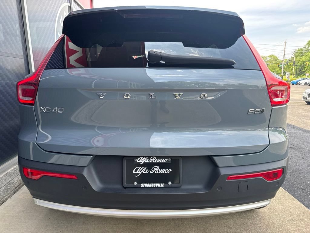 Used 2023 Volvo XC40 B5 Plus AWD/4WD image 10