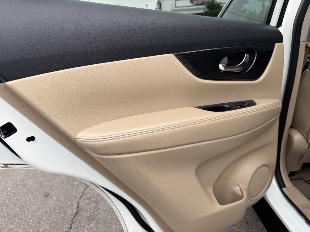 Used 2014 Nissan Rogue SL image 21