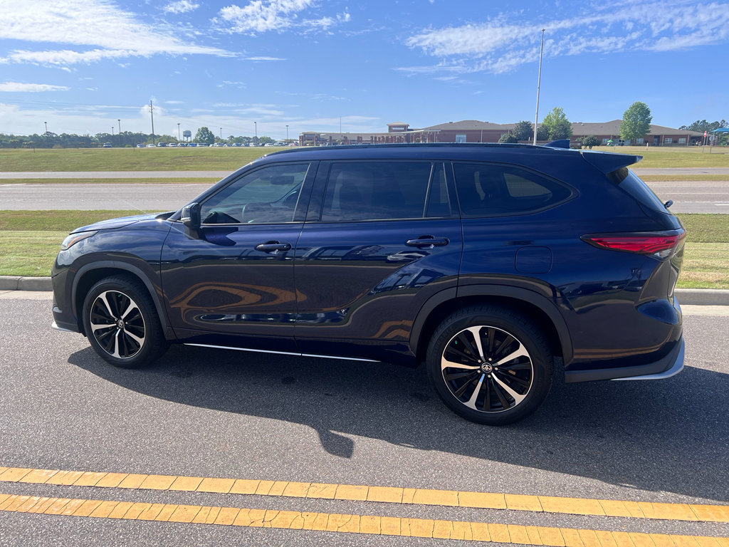 Used 2022 Toyota Highlander XSE image 11