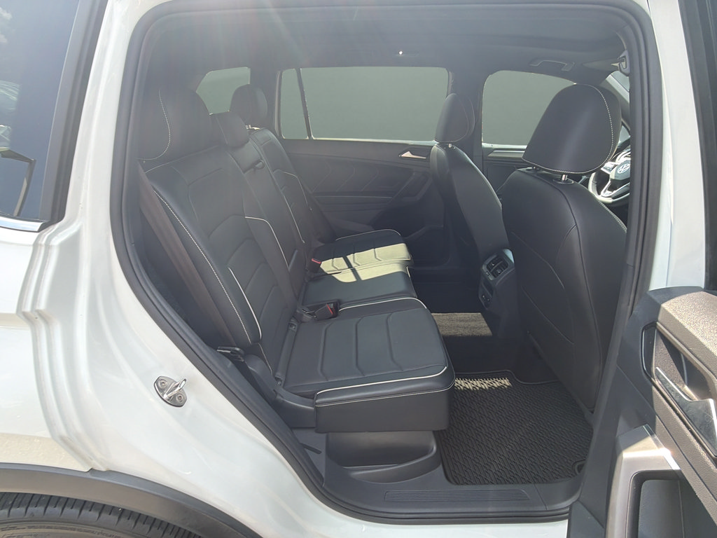 Used 2022 Volkswagen Tiguan SEL R-Line AWD/4WD image 17