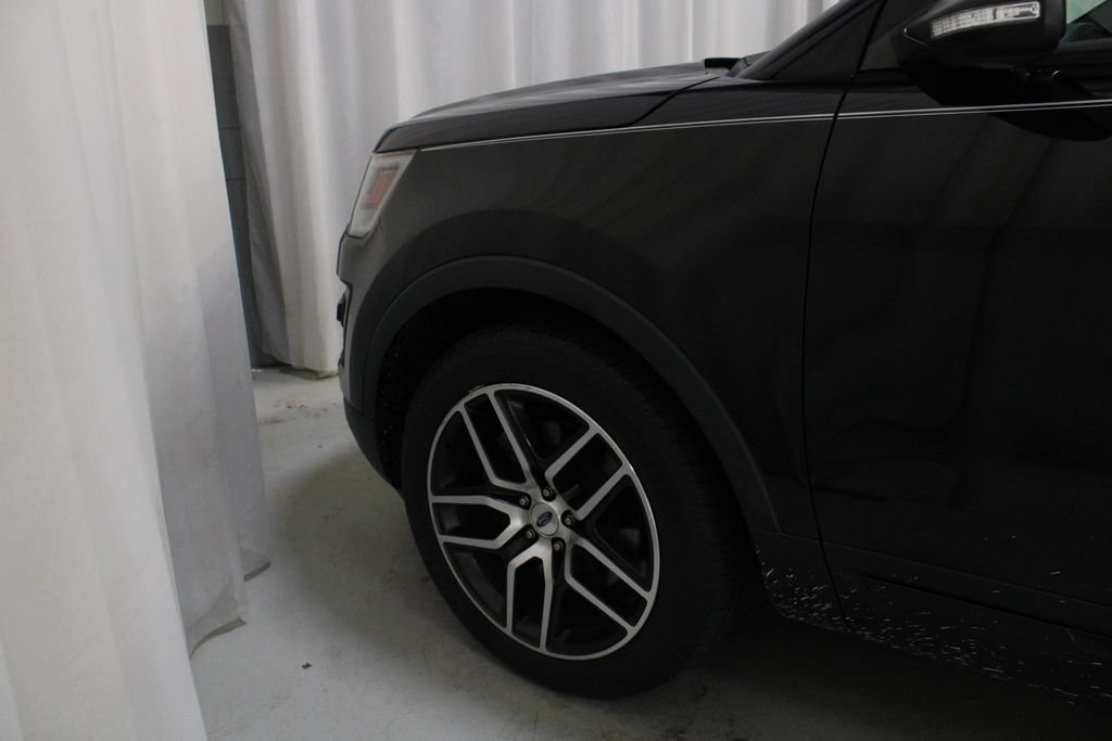 Used 2017 Ford Explorer Sport w/ Equipment Group 401A AWD/4WD image 33