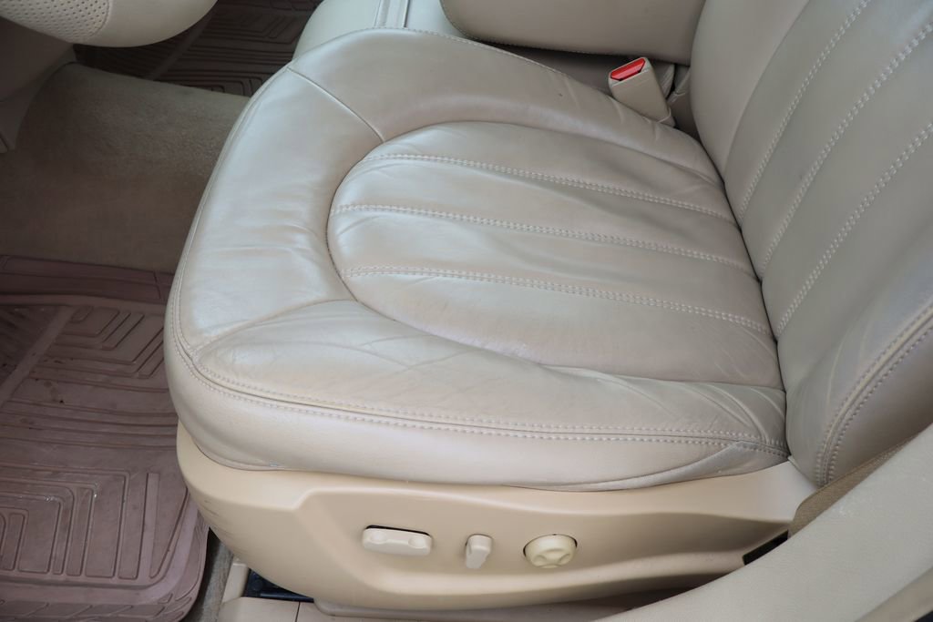 Used 2011 Buick Lucerne CXL image 16