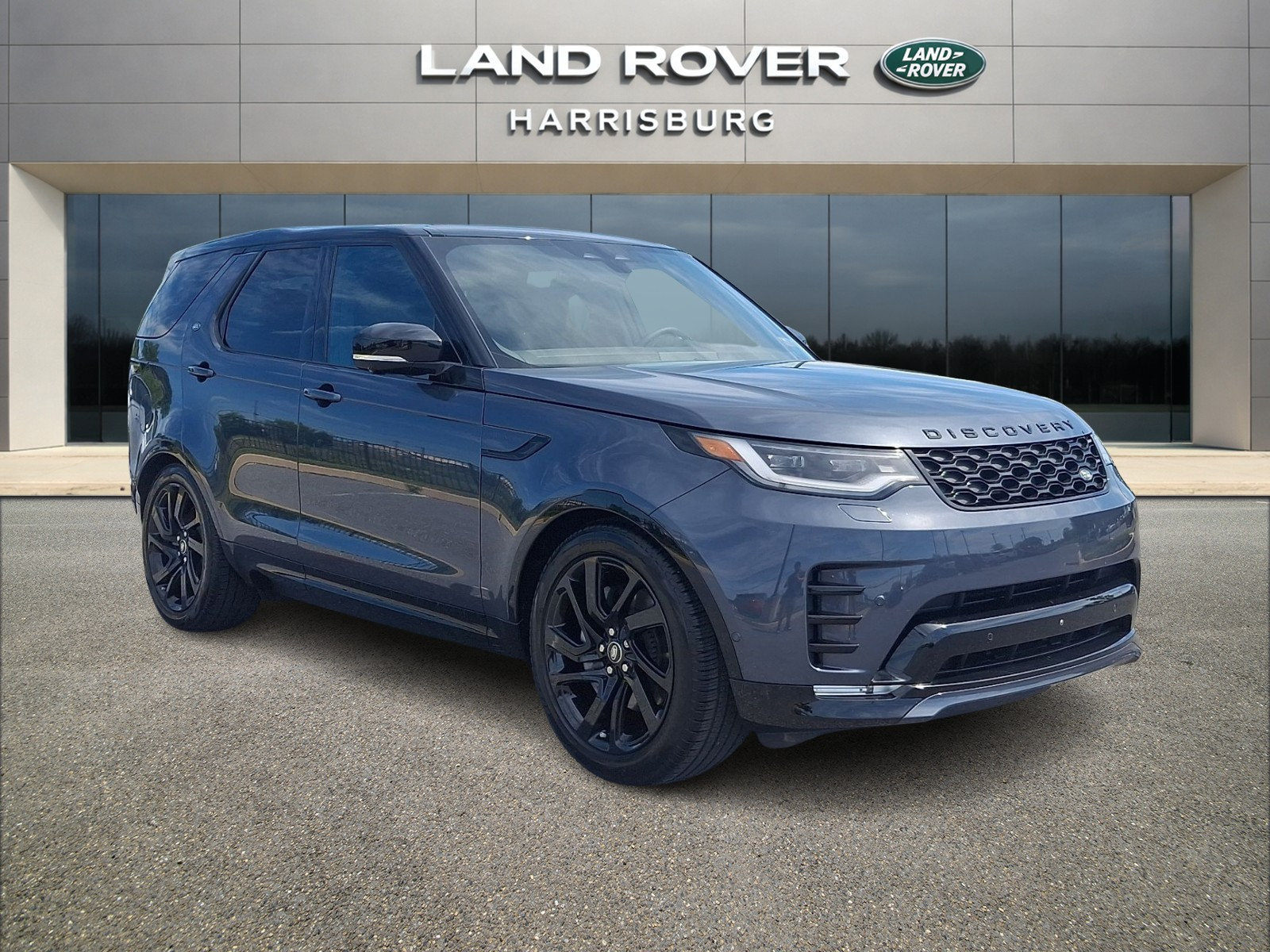 Used 2025 Land Rover Discovery Dynamic SE AWD/4WD image 3