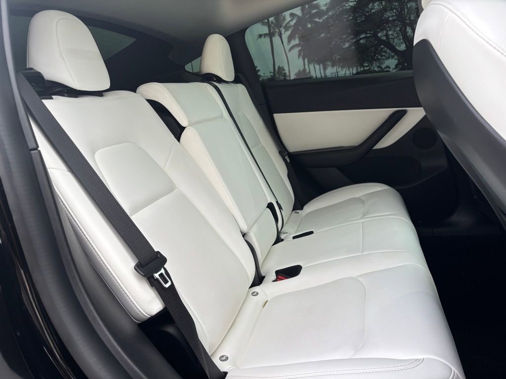 Used 2022 Tesla Model Y Long Range image 11