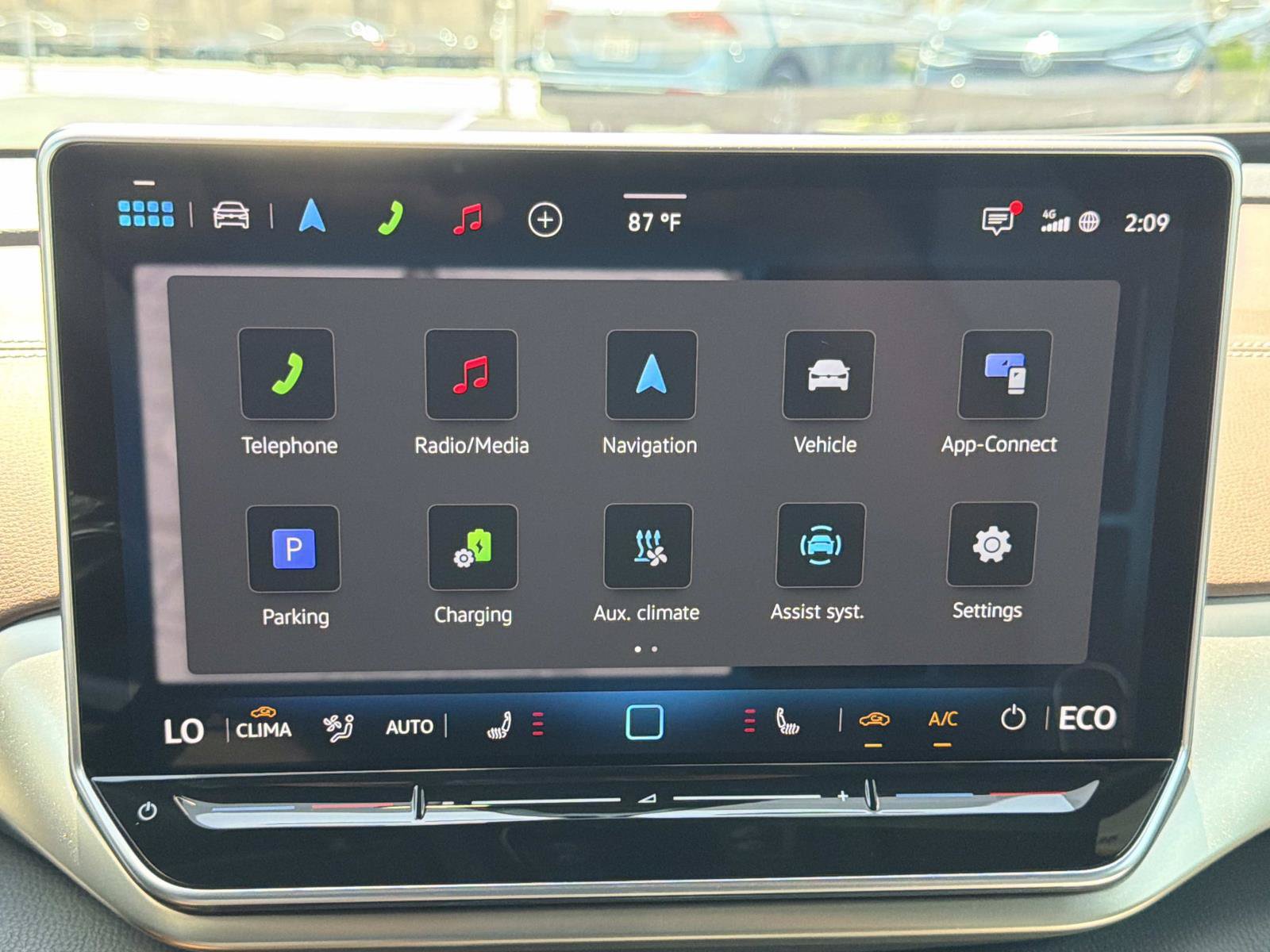 Certified 2025 Volkswagen ID.4 Pro AWD/4WD image 27