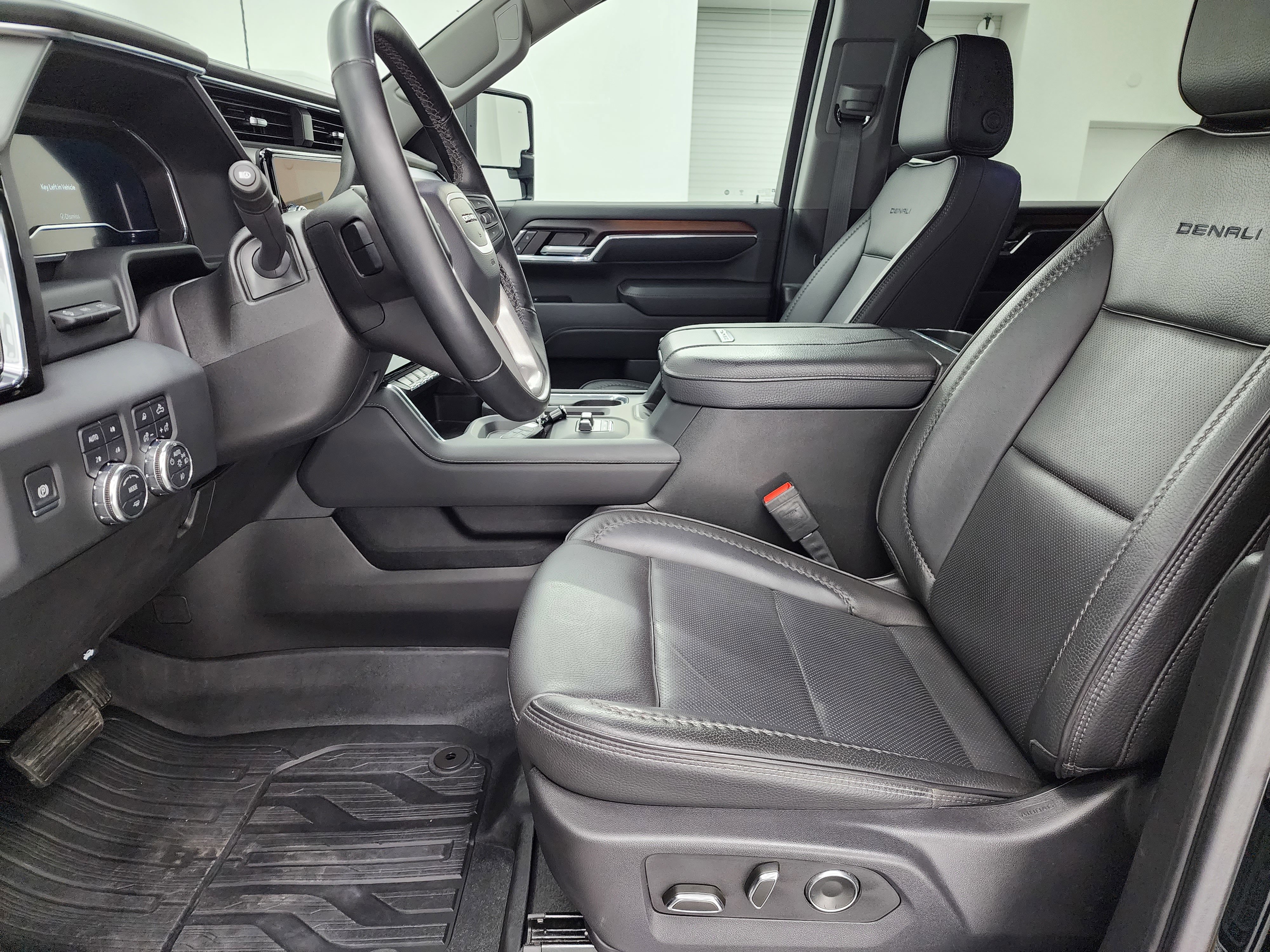 Used 2024 GMC Sierra 2500 Denali w/ Denali Reserve Package image 8