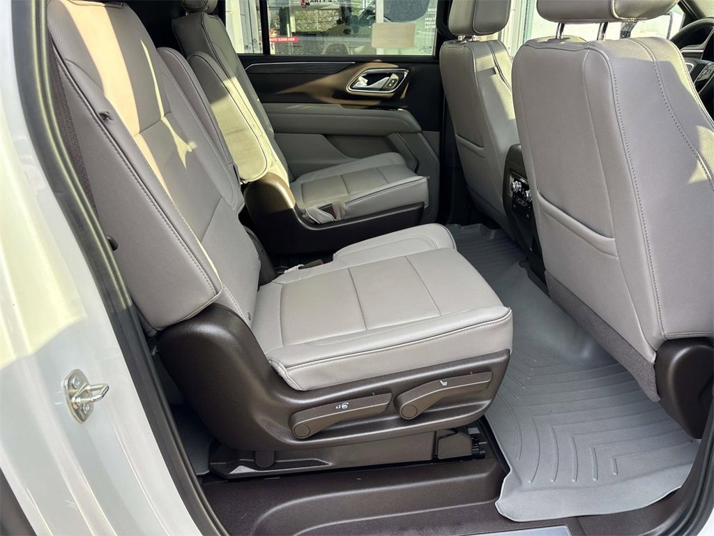 Used 2023 GMC Yukon XL SLT w/ SLT Luxury Package image 19