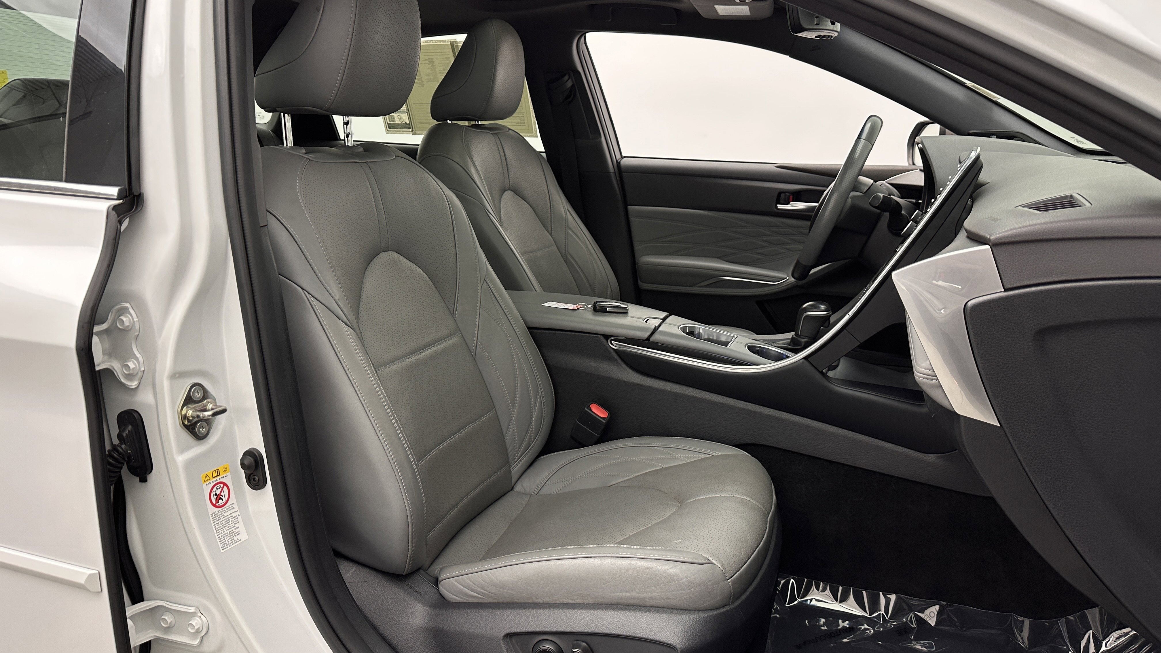 Used 2019 Toyota Avalon Limited w/ All Weather Liner Package image 40