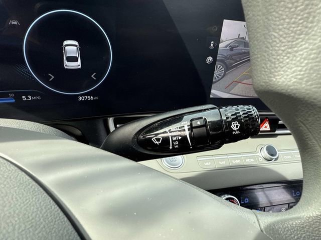 Used 2024 Hyundai Elantra SEL image 29