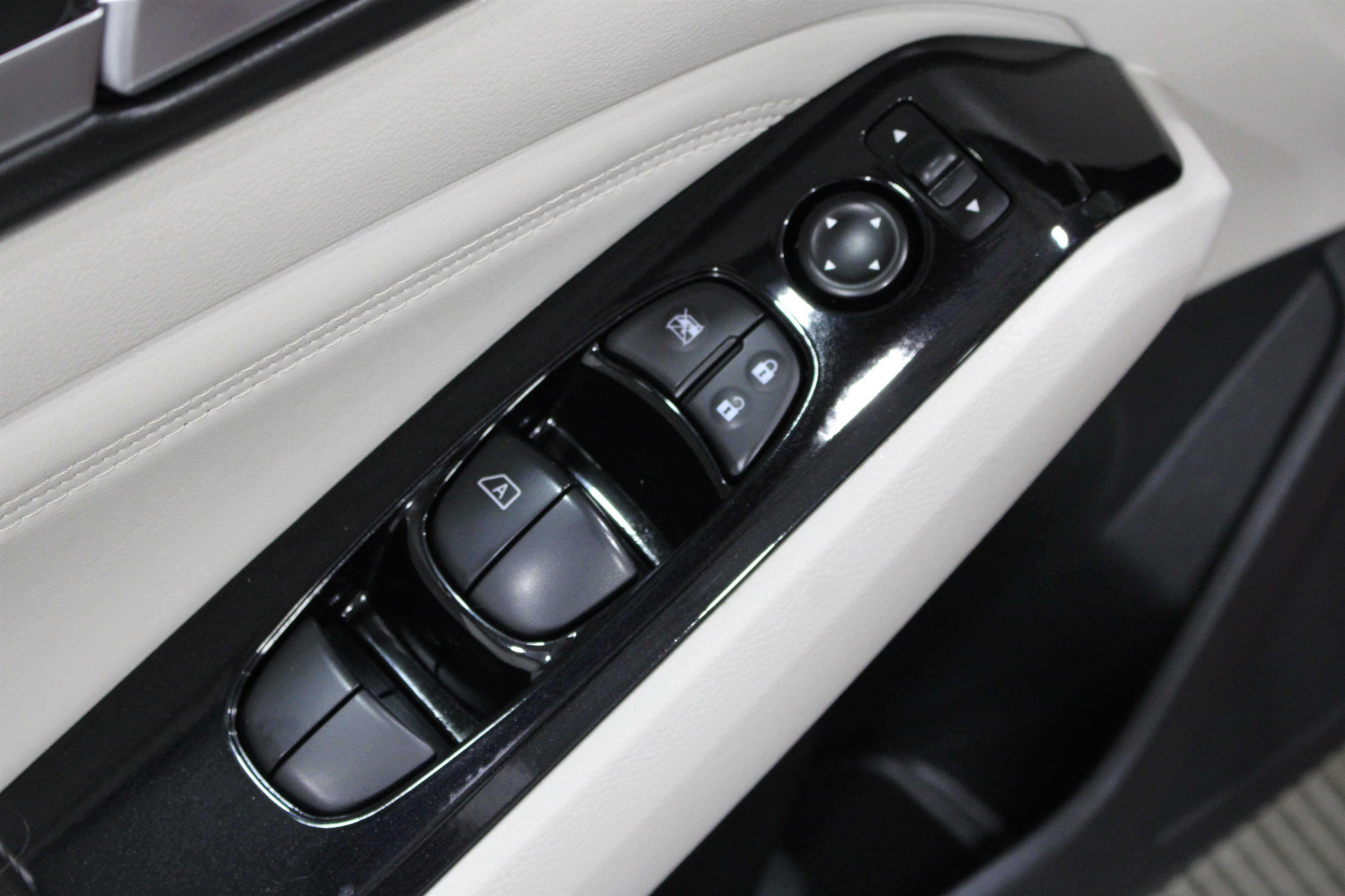 Used 2023 Nissan Altima 2.5 SL FWD image 7