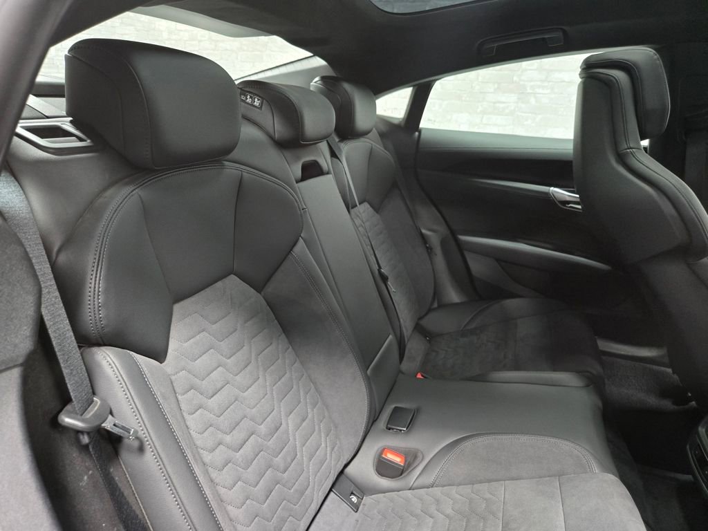 Used 2022 Audi e-tron GT Premium Plus image 48