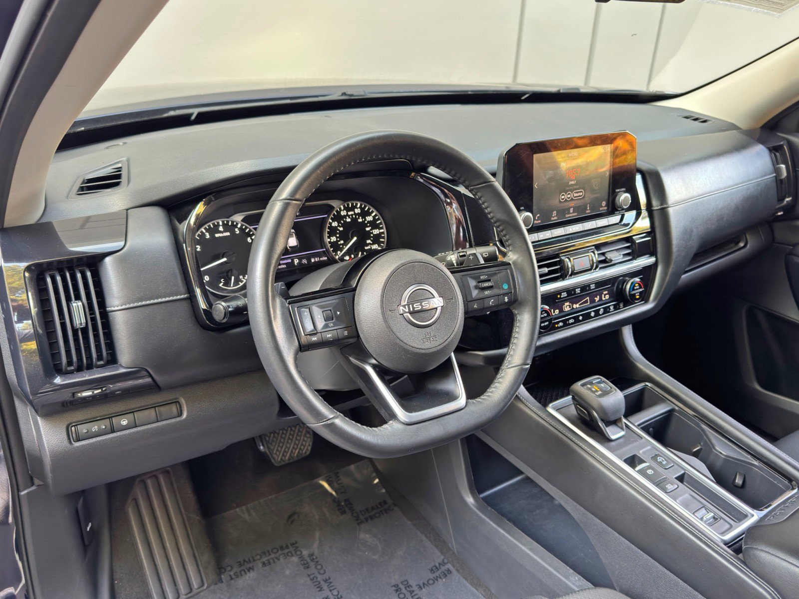 Used 2022 Nissan Pathfinder SV image 12