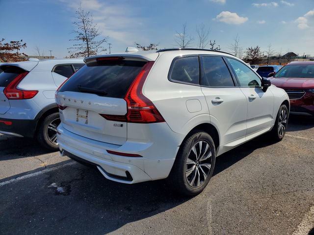 Used 2025 Volvo XC60 B5 Plus image 4