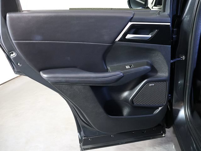 Used 2025 Mitsubishi Outlander SE FWD image 29