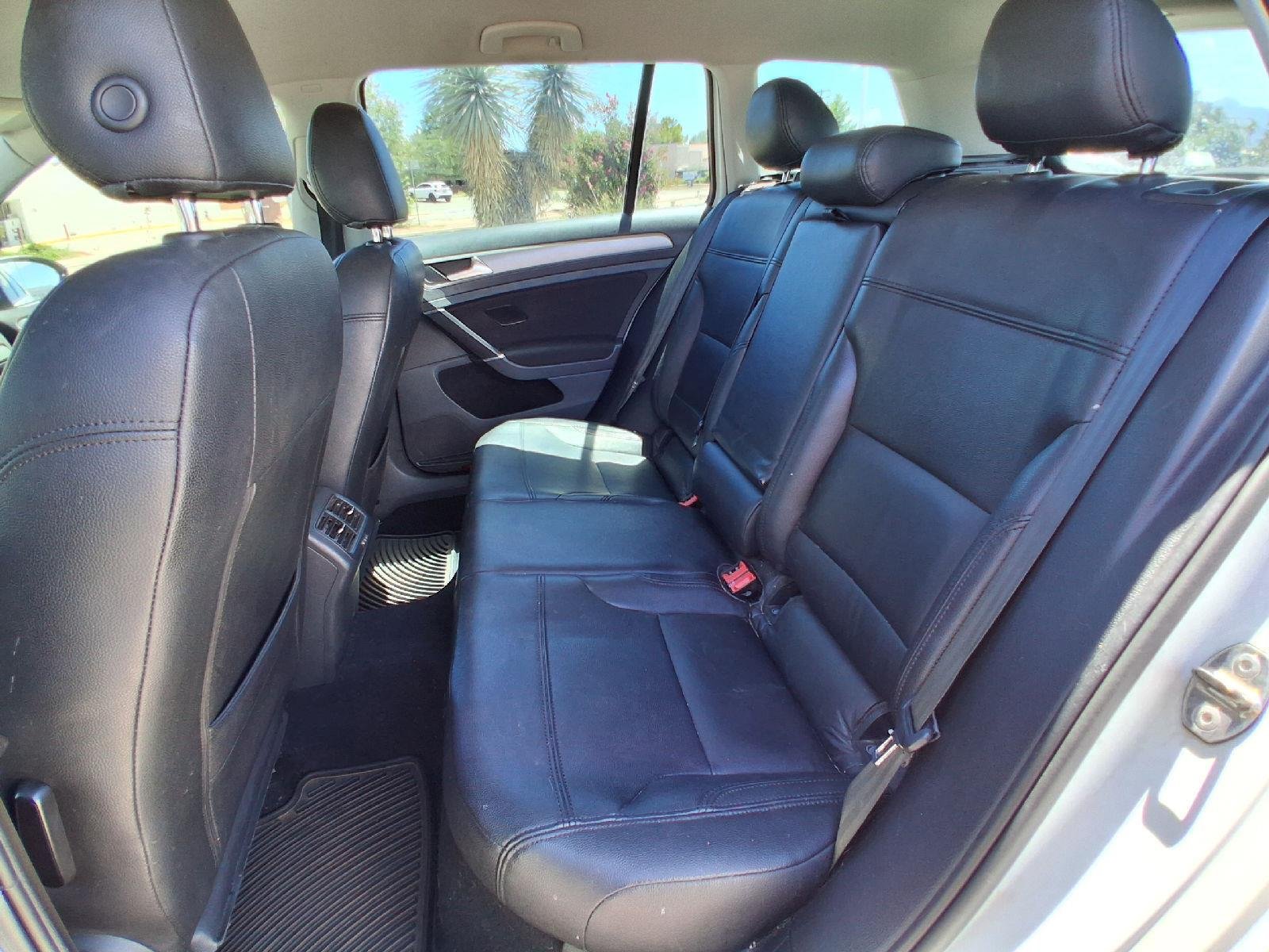 Used 2017 Volkswagen Golf SportWagen FWD image 17
