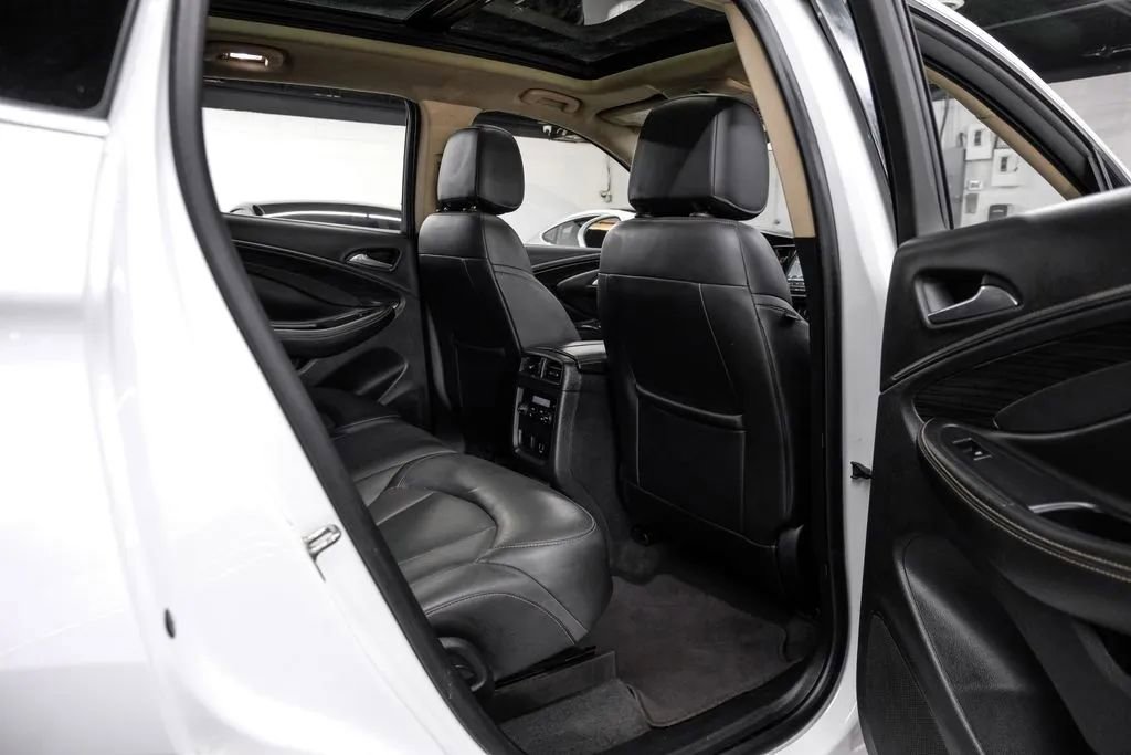 Used 2017 Buick Envision Essence FWD image 41
