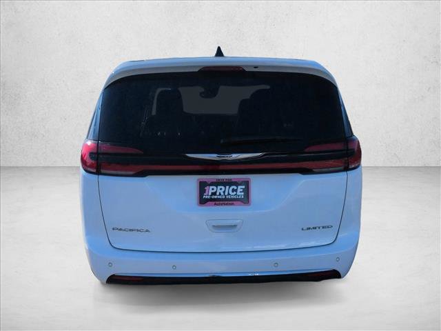 Used 2024 Chrysler Pacifica Limited FWD image 7
