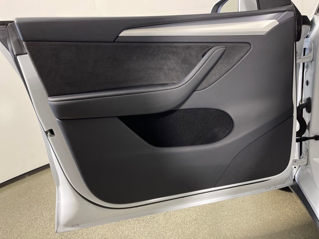 Used 2023 Tesla Model Y Long Range image 19