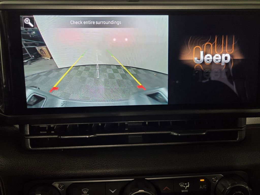 Certified 2025 Jeep Gladiator Sport AWD/4WD image 14
