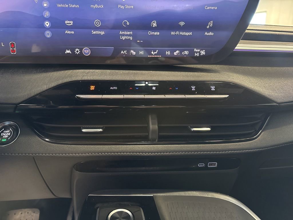 Used 2025 Buick Enclave Preferred AWD/4WD image 15