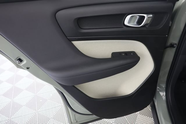 Used 2024 Volvo XC40 B5 Plus image 26