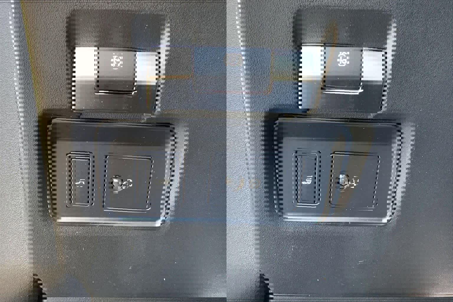 Used 2020 Land Rover Discovery Sport image 31