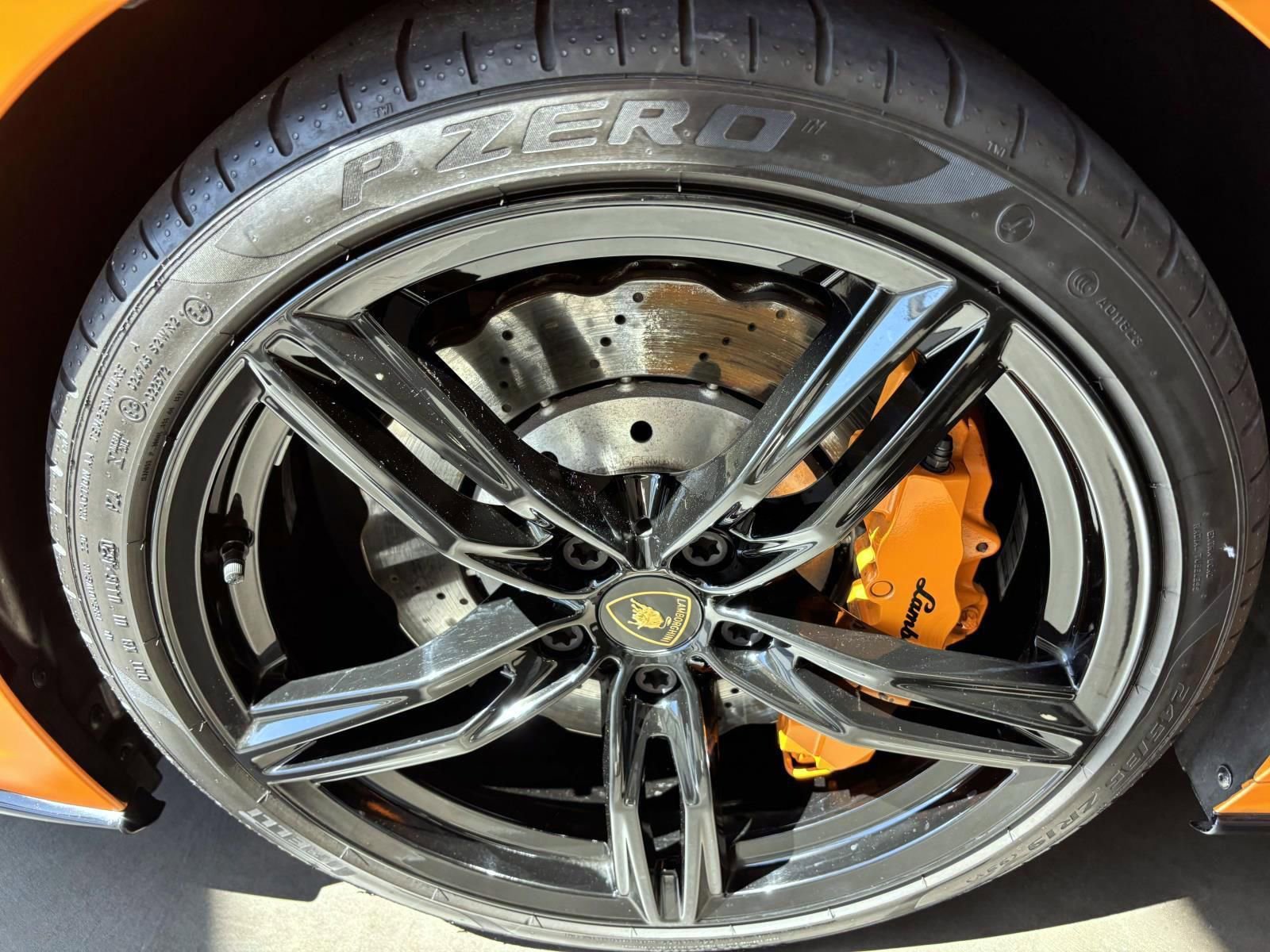 Used 2021 Lamborghini Huracan EVO RWD image 43