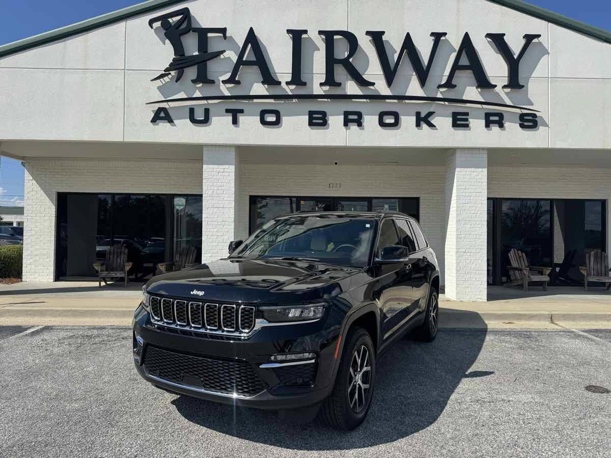 Used 2025 Jeep Grand Cherokee Limited w/ Luxury Tech Group II AWD/4WD image 37