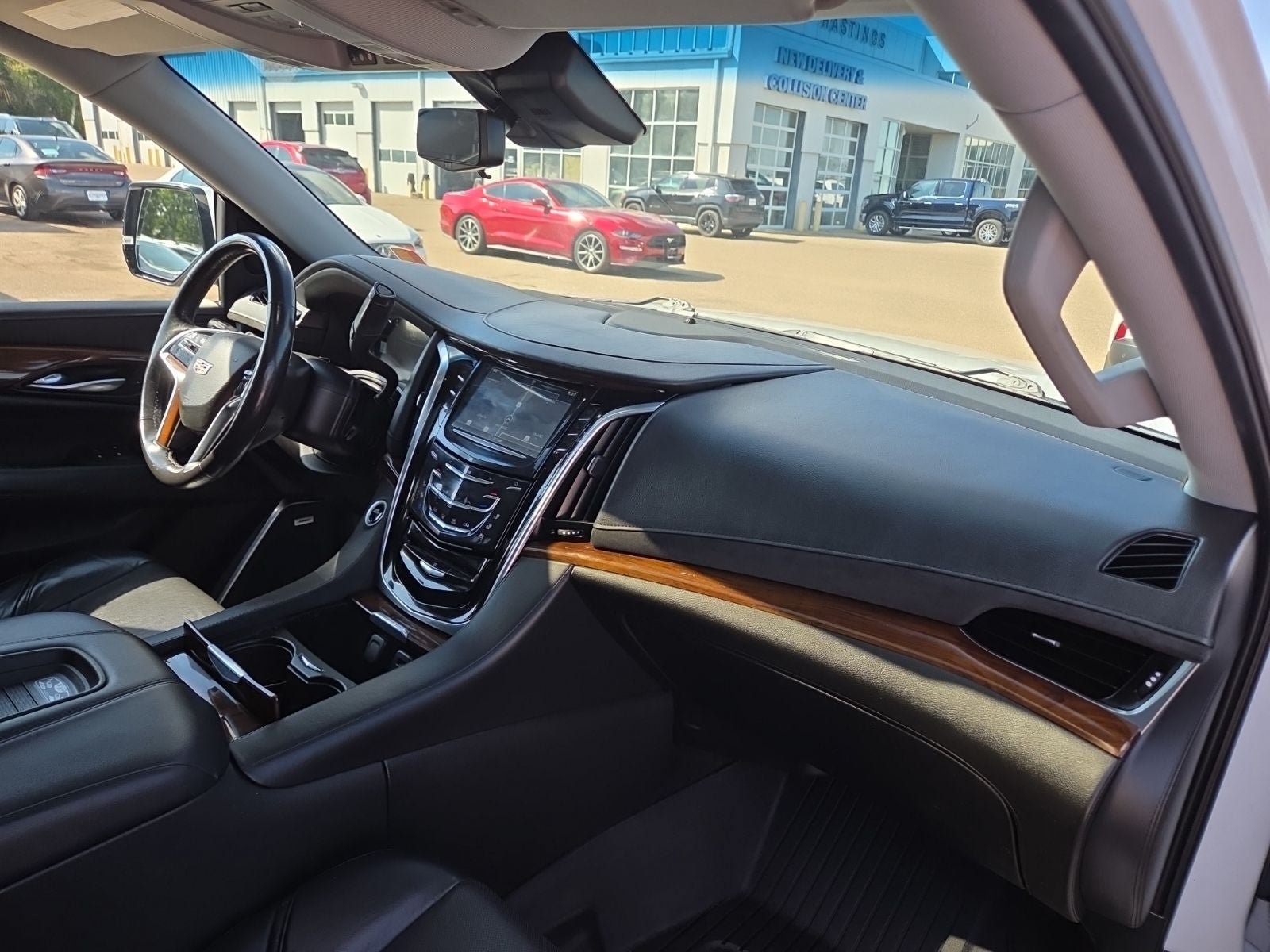 Used 2020 Cadillac Escalade ESV Premium Luxury AWD/4WD image 37