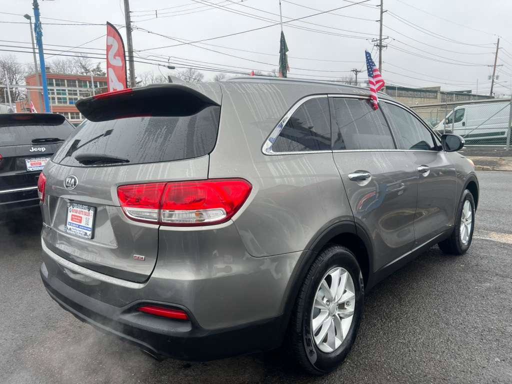 Used 2016 Kia Sorento LX w/ LX Convenience Package image 11