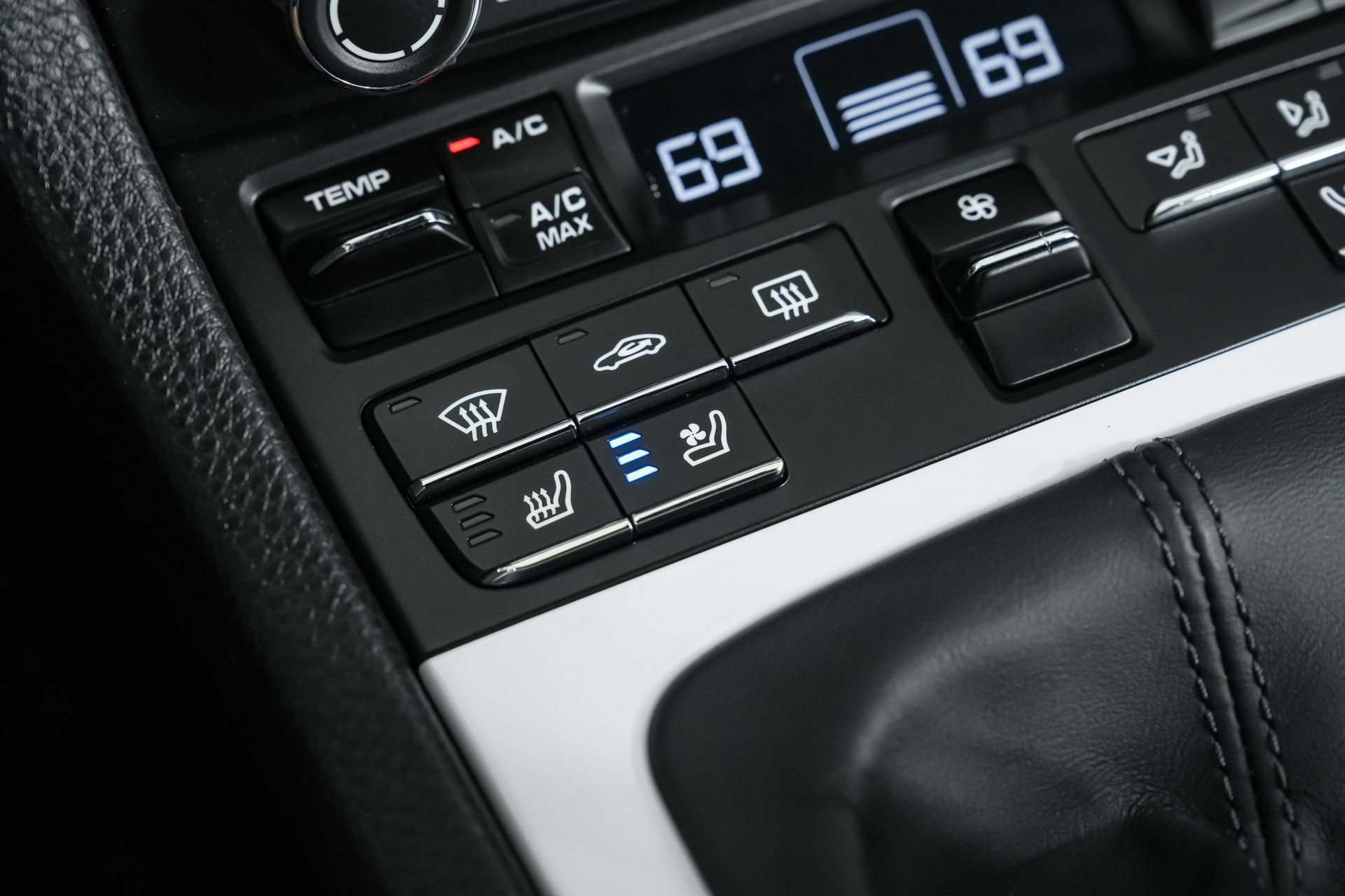 Used 2025 Porsche 718 Cayman RWD image 21