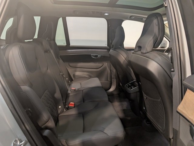 Used 2025 Volvo XC90 B6 Plus image 28