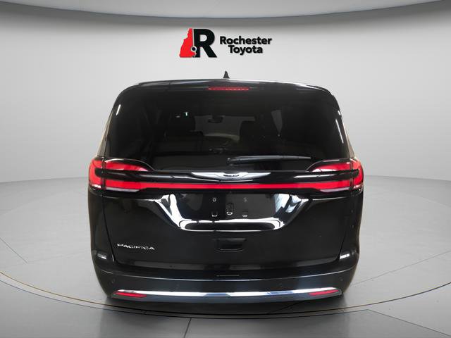 Used 2025 Chrysler Pacifica Select FWD image 12