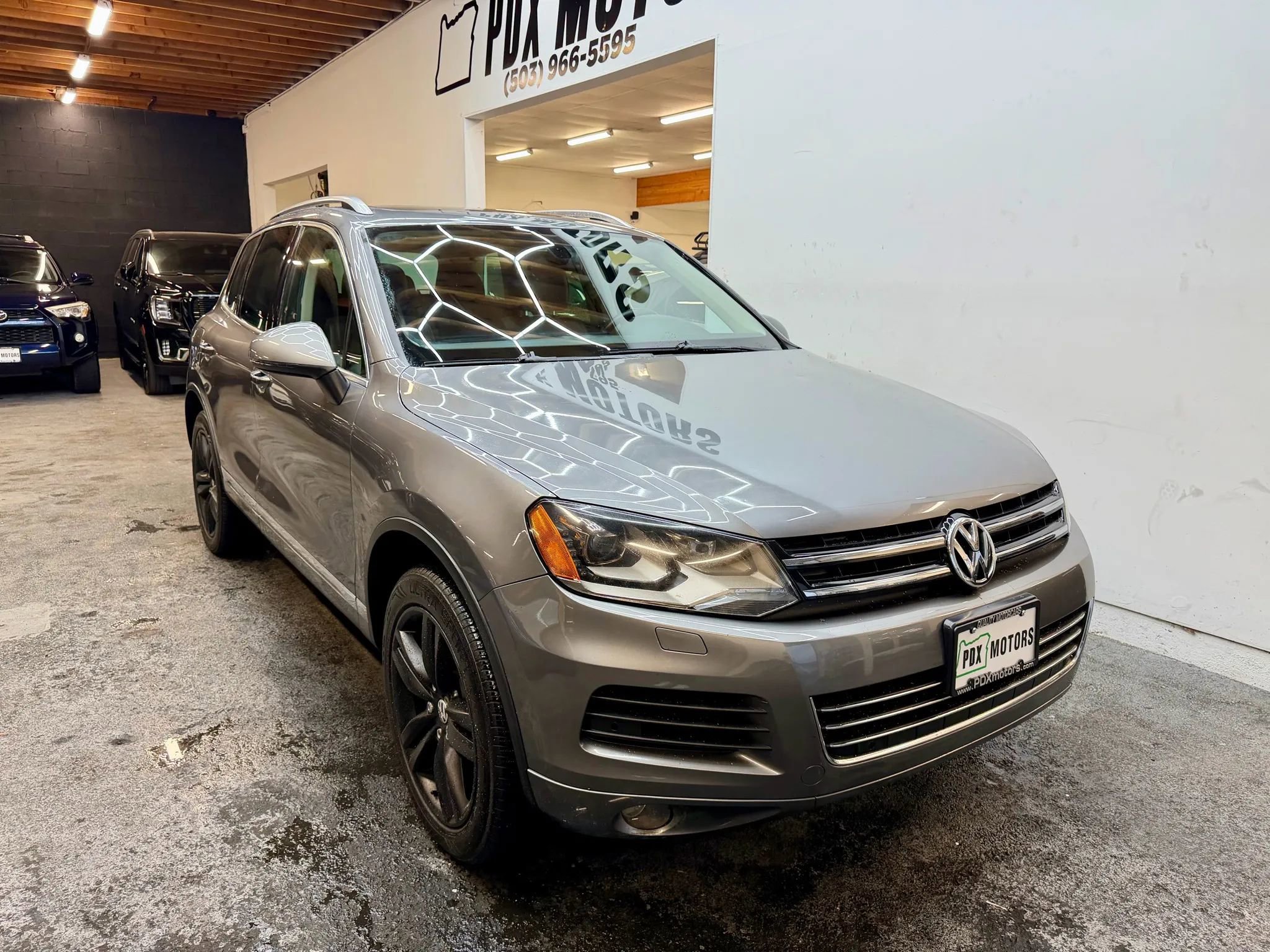 Used 2013 Volkswagen Touareg TDI image 2