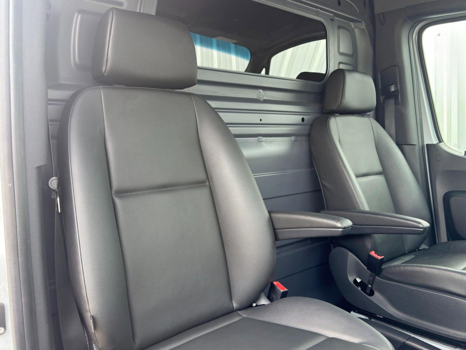 Used 2023 Mercedes-Benz Sprinter 2500 w/ Acoustic Package image 29