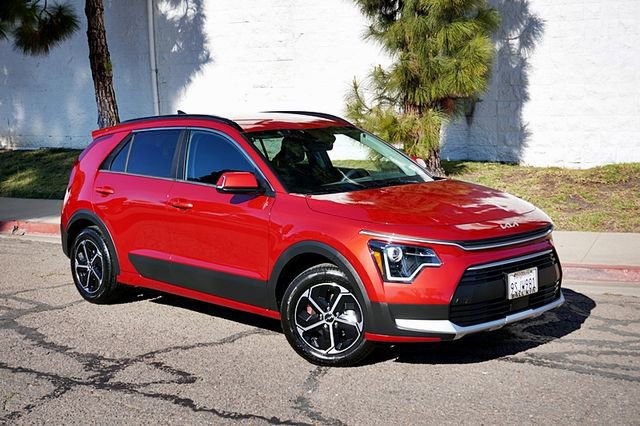 Certified 2025 Kia Niro EX image 1