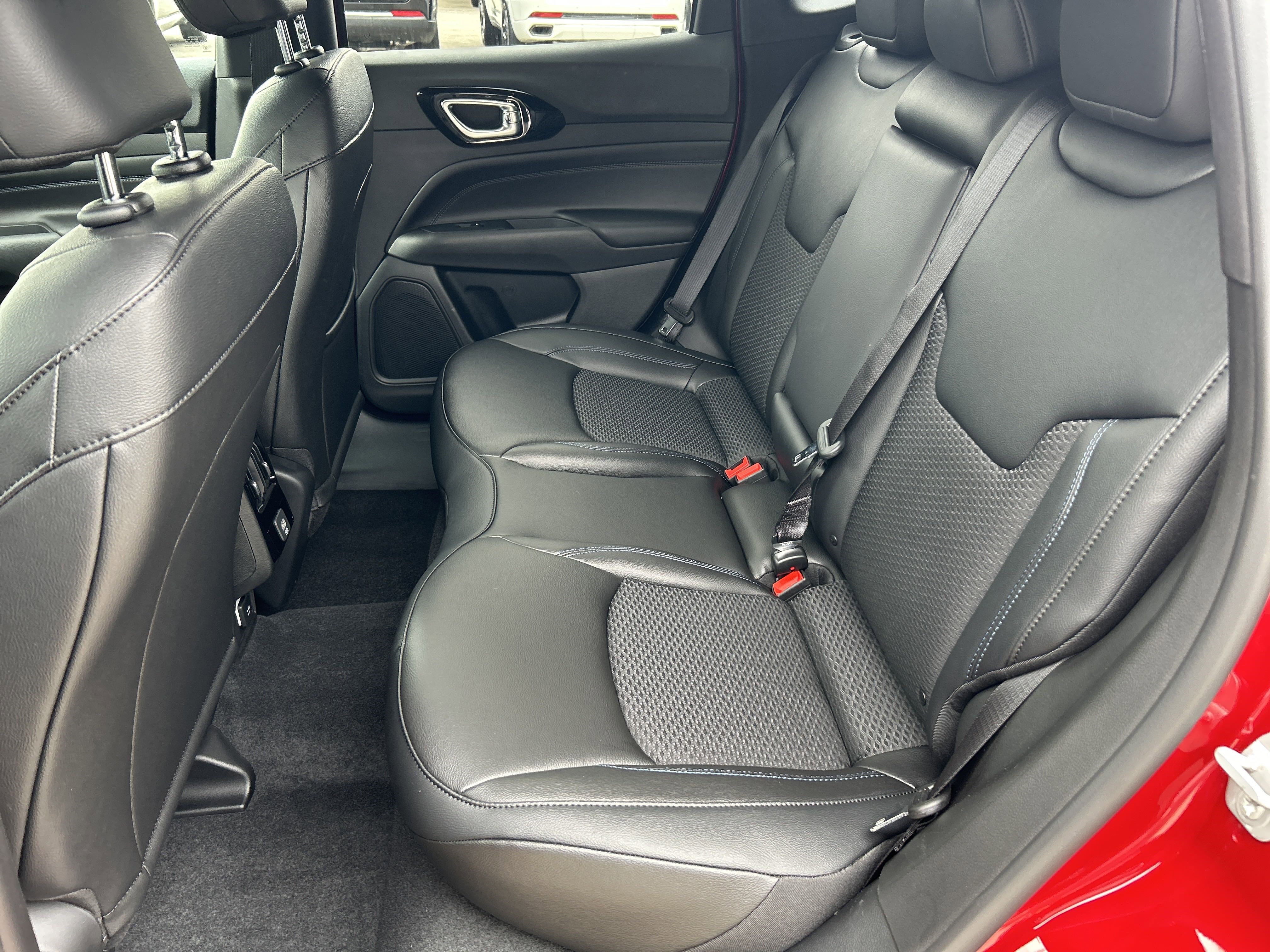 New 2025 Jeep Compass Latitude w/ Altitude Special Edition image 20