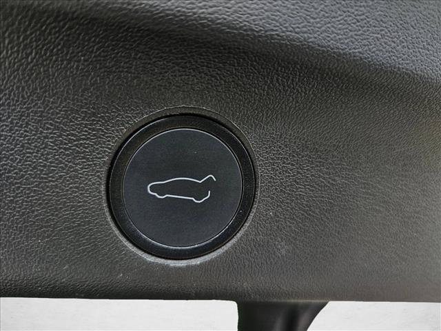 Used 2021 Tesla Model Y Long Range AWD/4WD image 23