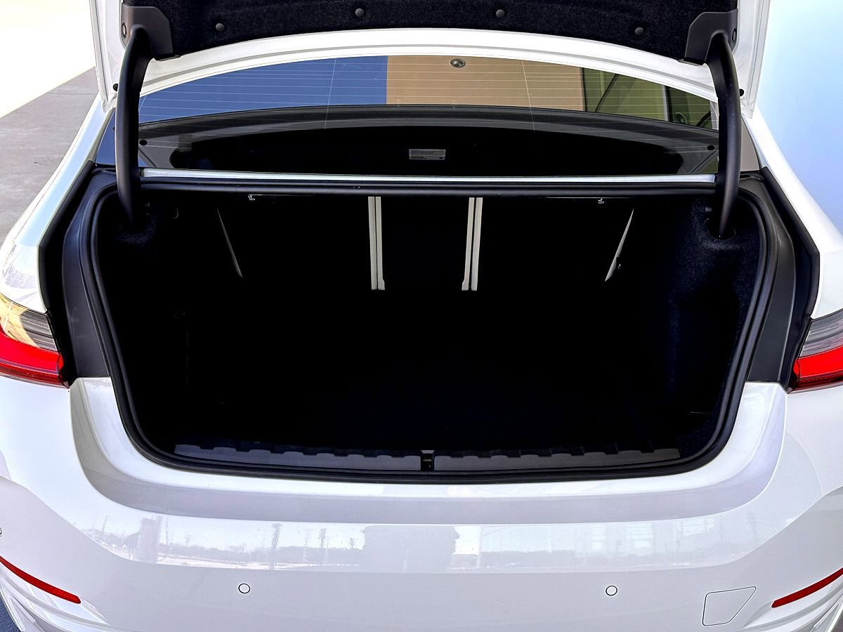 Certified 2024 BMW 330i Sedan w/ Convenience Package image 32