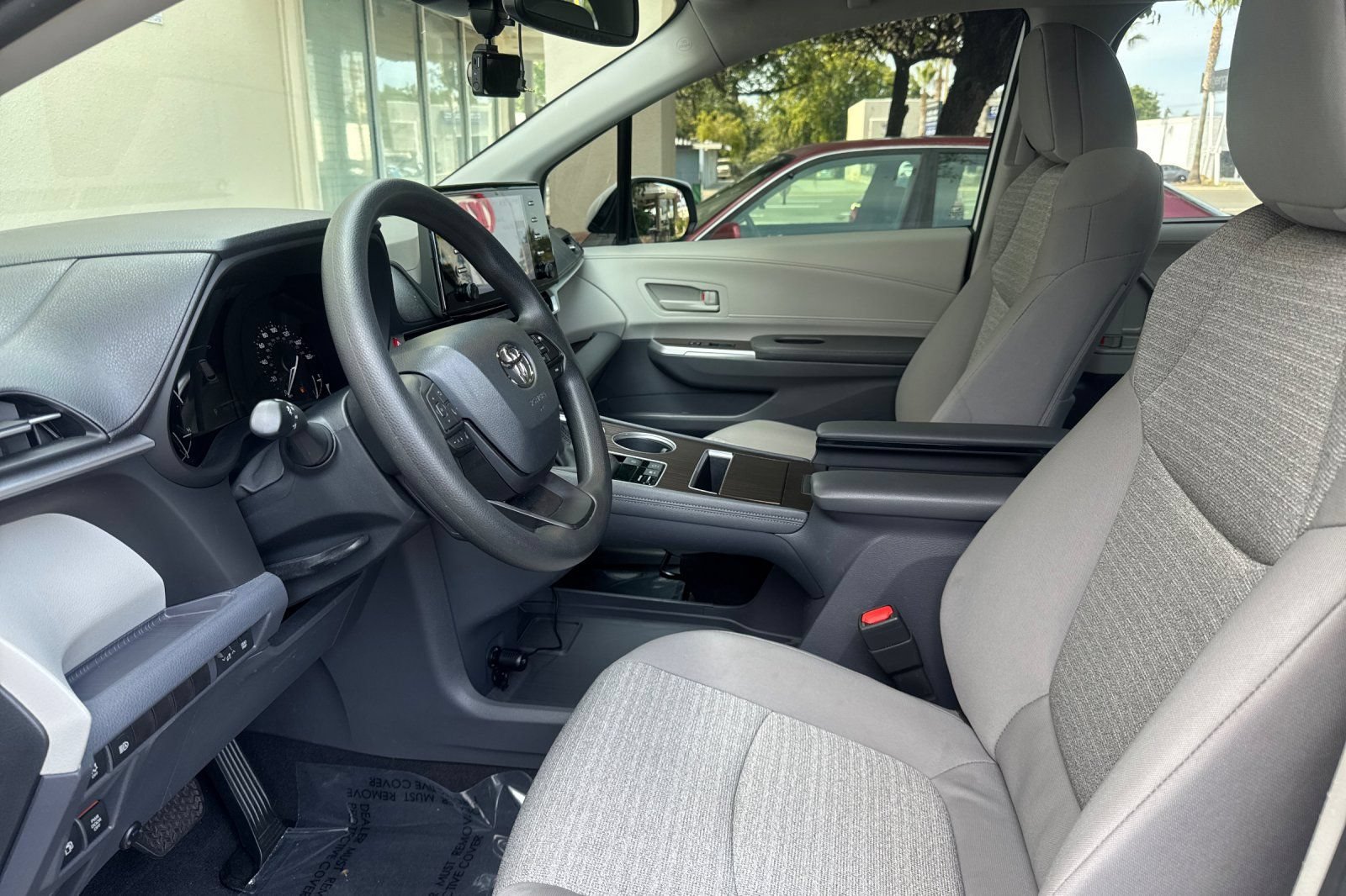 Used 2023 Toyota Sienna LE FWD image 10