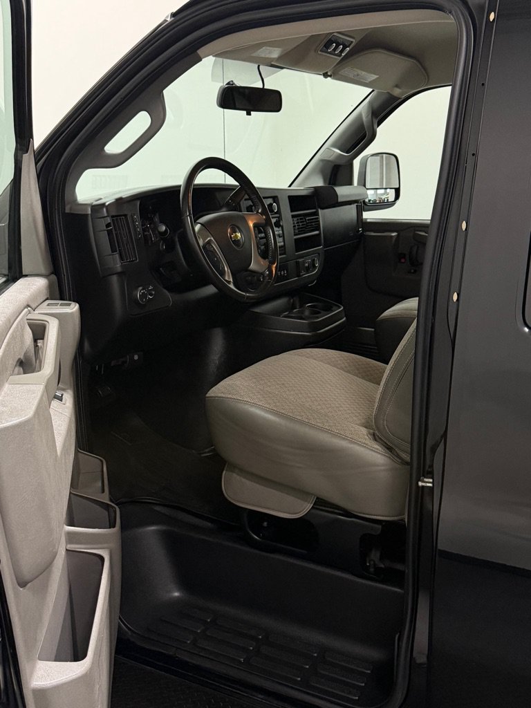Used 2017 Chevrolet Express 3500 LT w/ LT Preferred Equipment Group RWD image 8