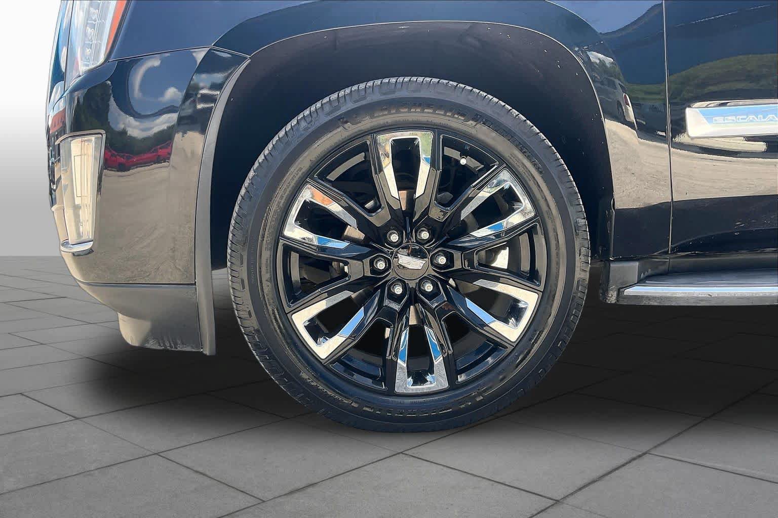Used 2015 Cadillac Escalade ESV Luxury AWD/4WD image 10