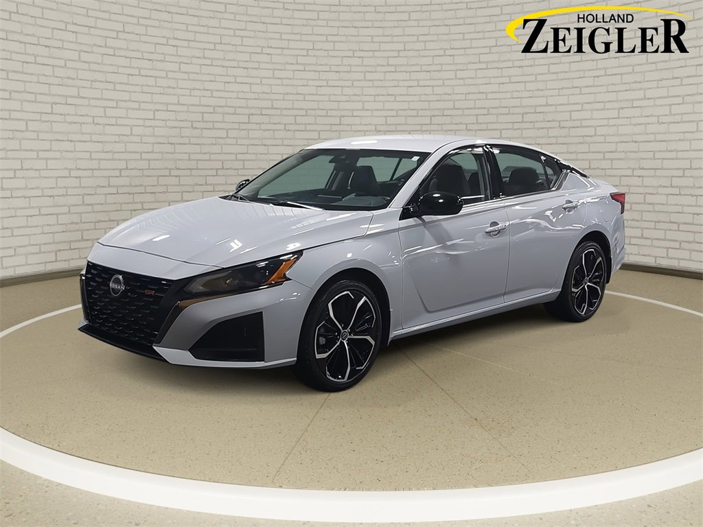 Used 2025 Nissan Altima 2.5 SR image 1