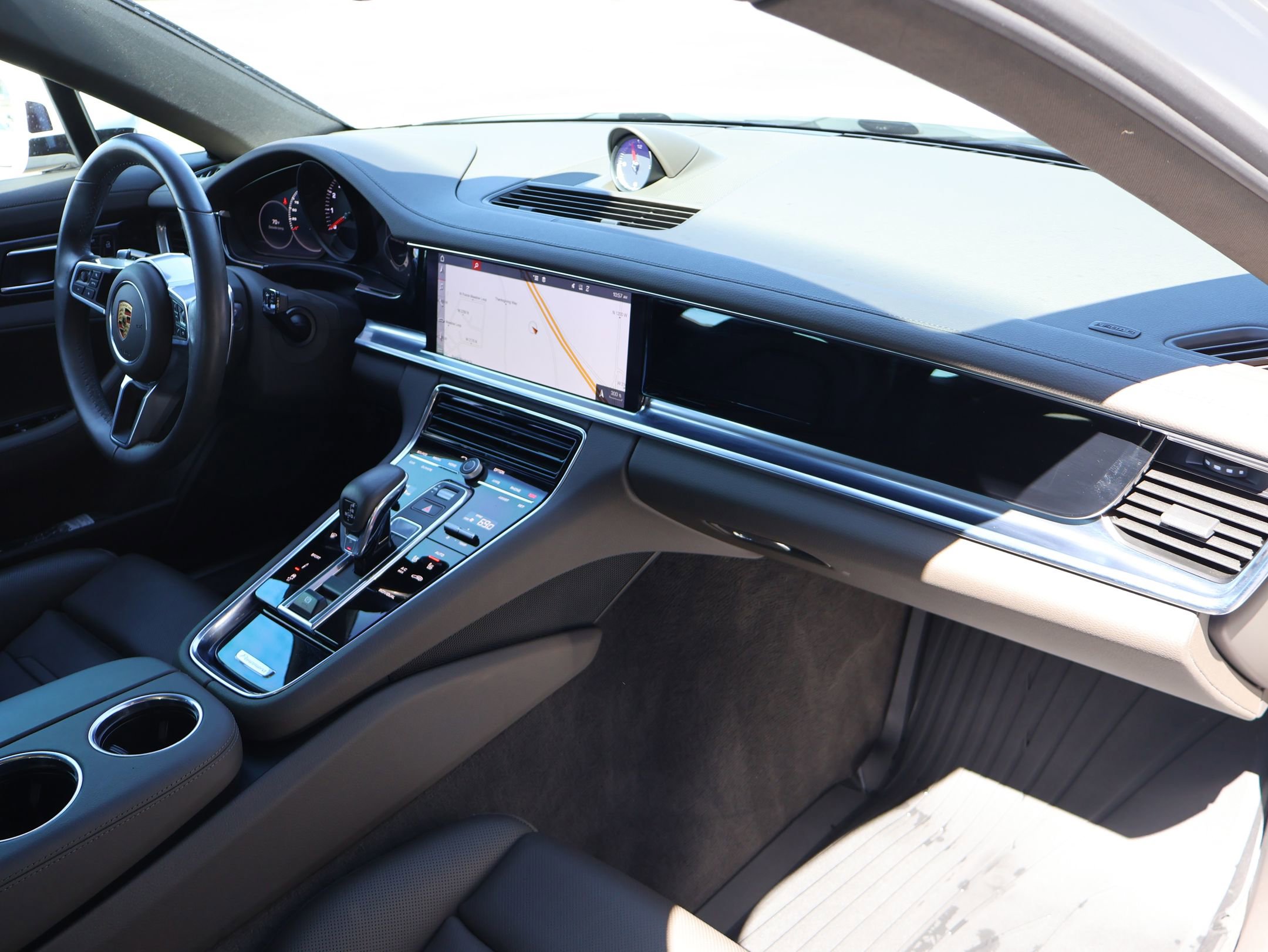 Used 2020 Porsche Panamera 4 AWD/4WD image 27