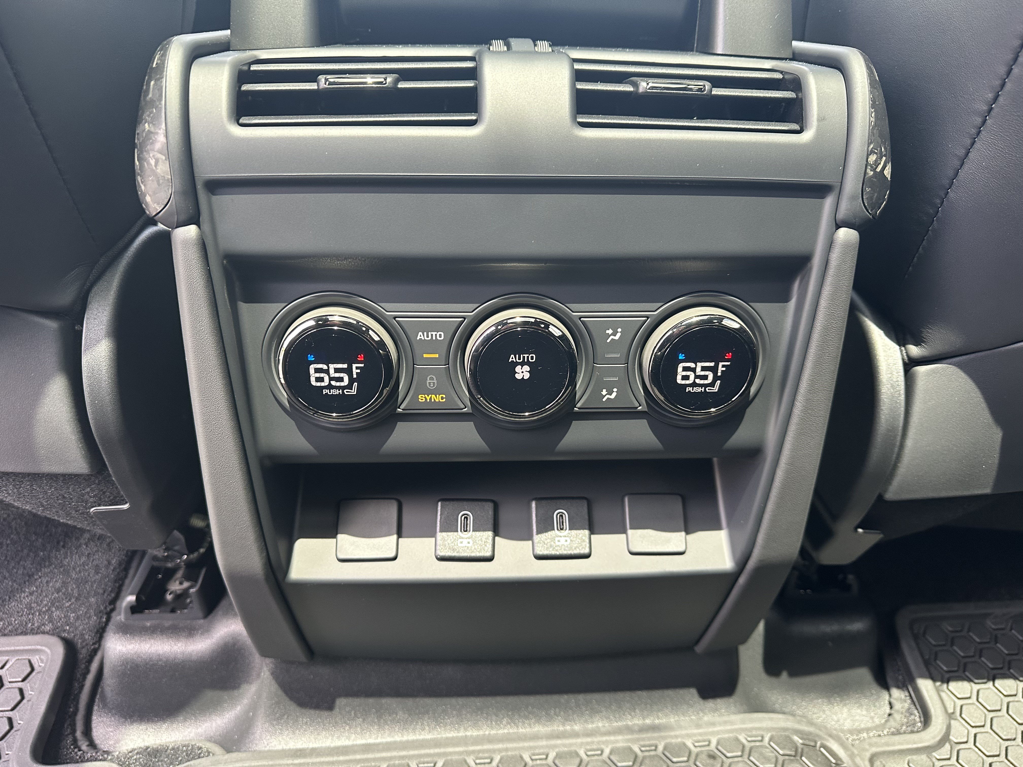 Used 2026 Land Rover Defender 110 OCTA AWD/4WD image 24