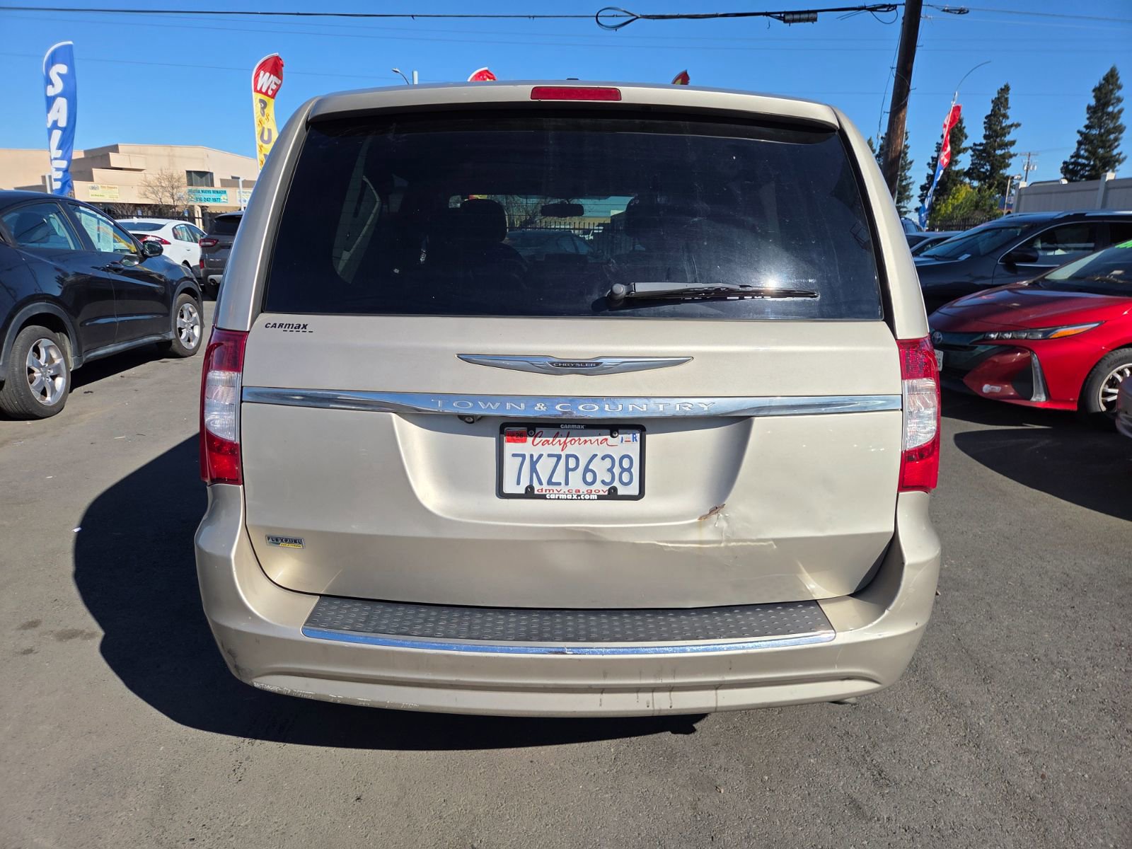 Used 2014 Chrysler Town & Country Touring image 3