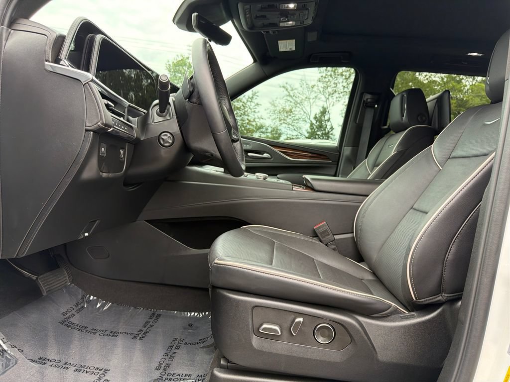 Certified 2024 Cadillac Escalade Premium Luxury AWD/4WD image 3