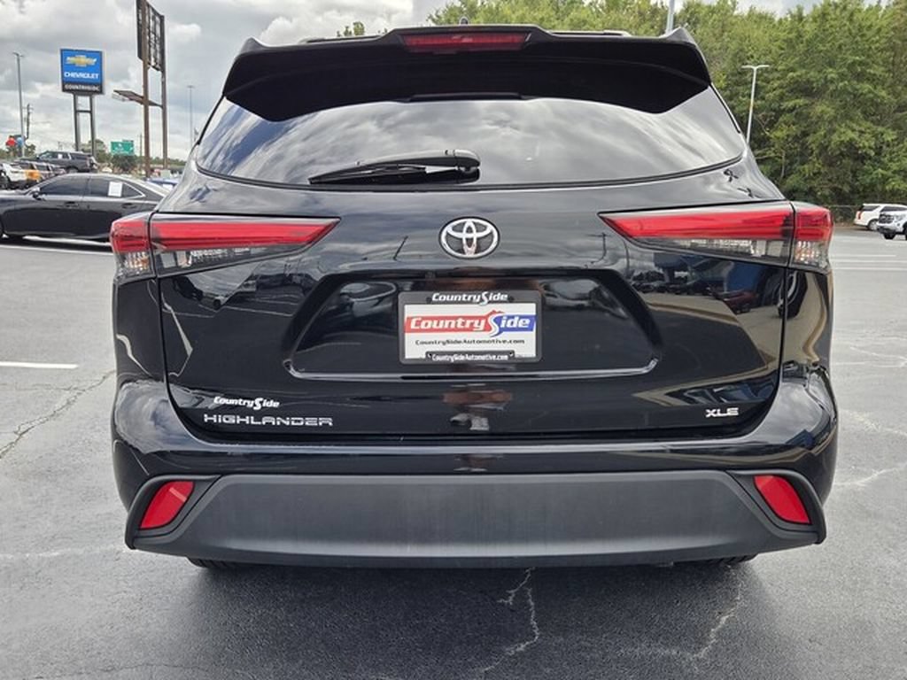 Used 2022 Toyota Highlander XLE FWD image 8