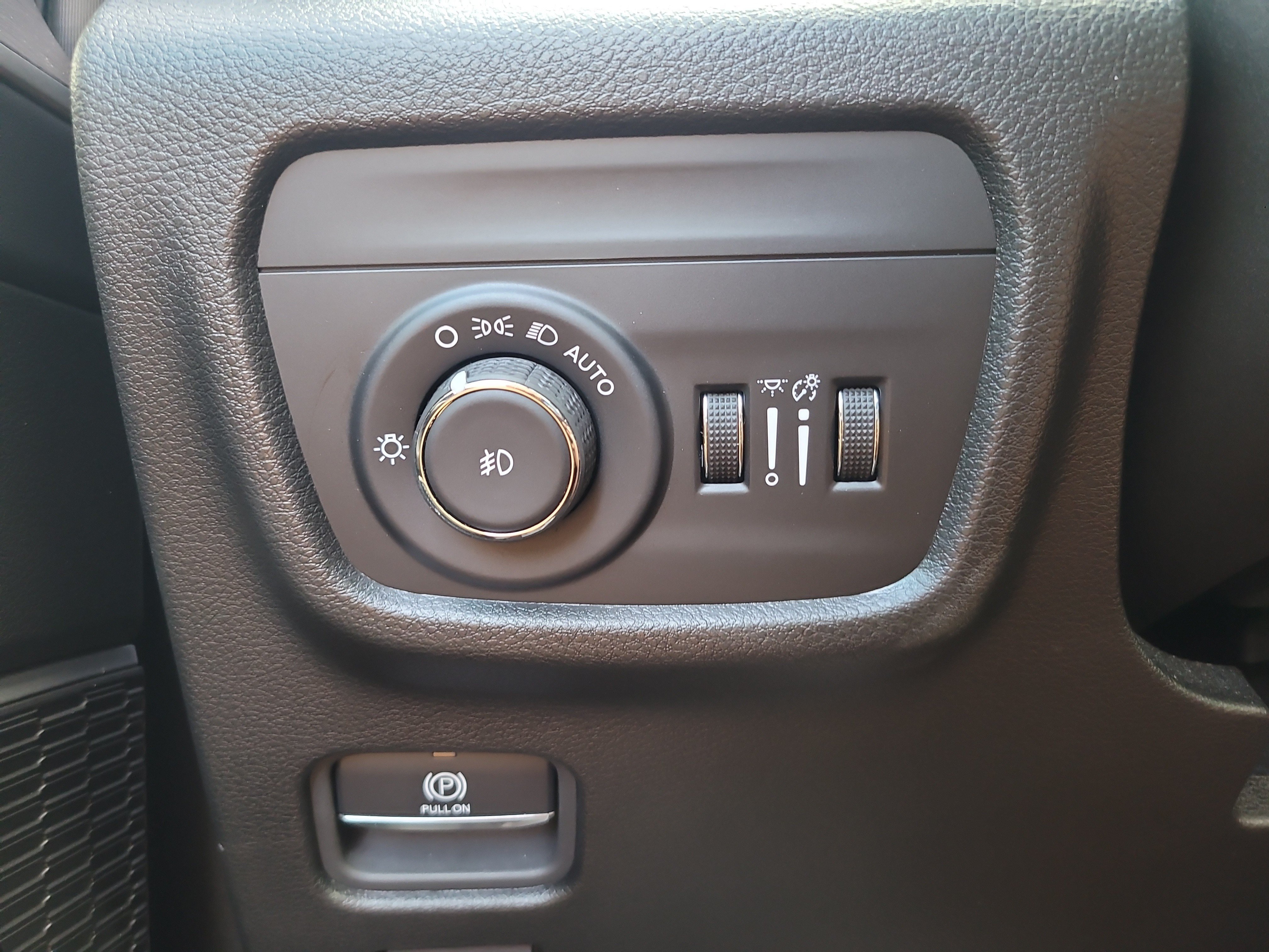 Used 2024 Jeep Grand Cherokee Limited w/ Black Appearance Package RWD image 31